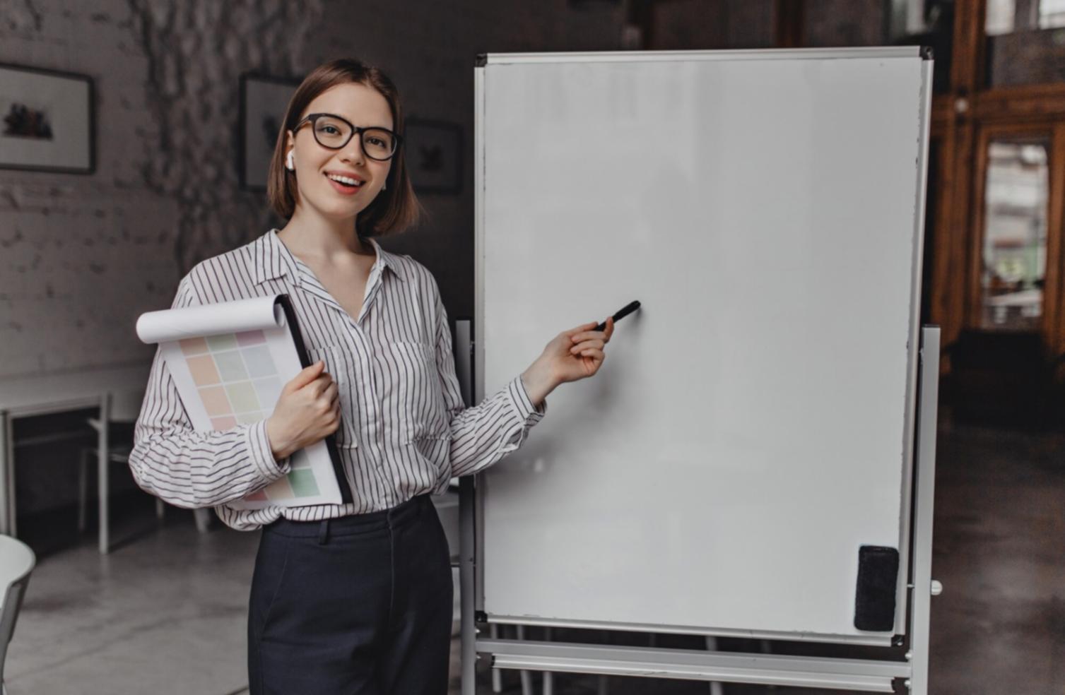 Séance de travail collaboratif pour élaborer des solutions financières adaptées